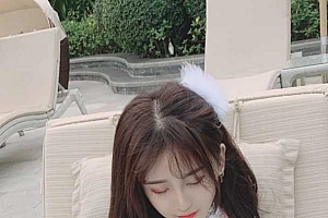 泳池 美女 杨清柠 碎花裙 居家 美腿  白色睡衣4k手机壁纸