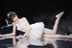 美丽公主白色裙子美女鹿醒4k壁纸