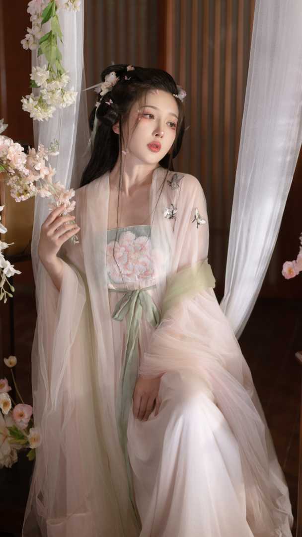 唯美养眼好看古风古装美女4k手机壁纸