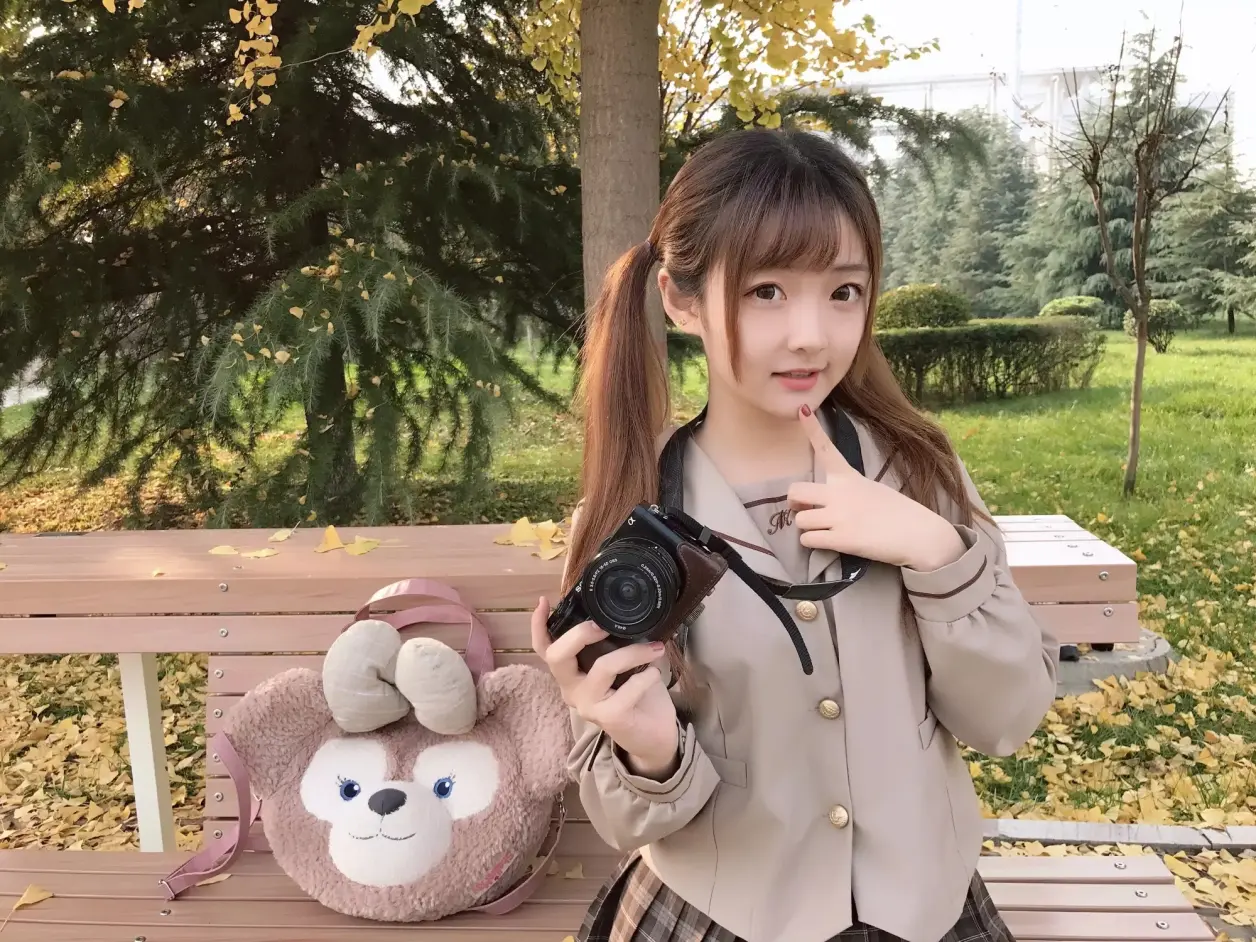 摄影写真 | 金色的阳光和金色的叶子,还有一个可爱的我插图1 摄影写真 | 金色的阳光和金色的叶子,还有一个可爱的我