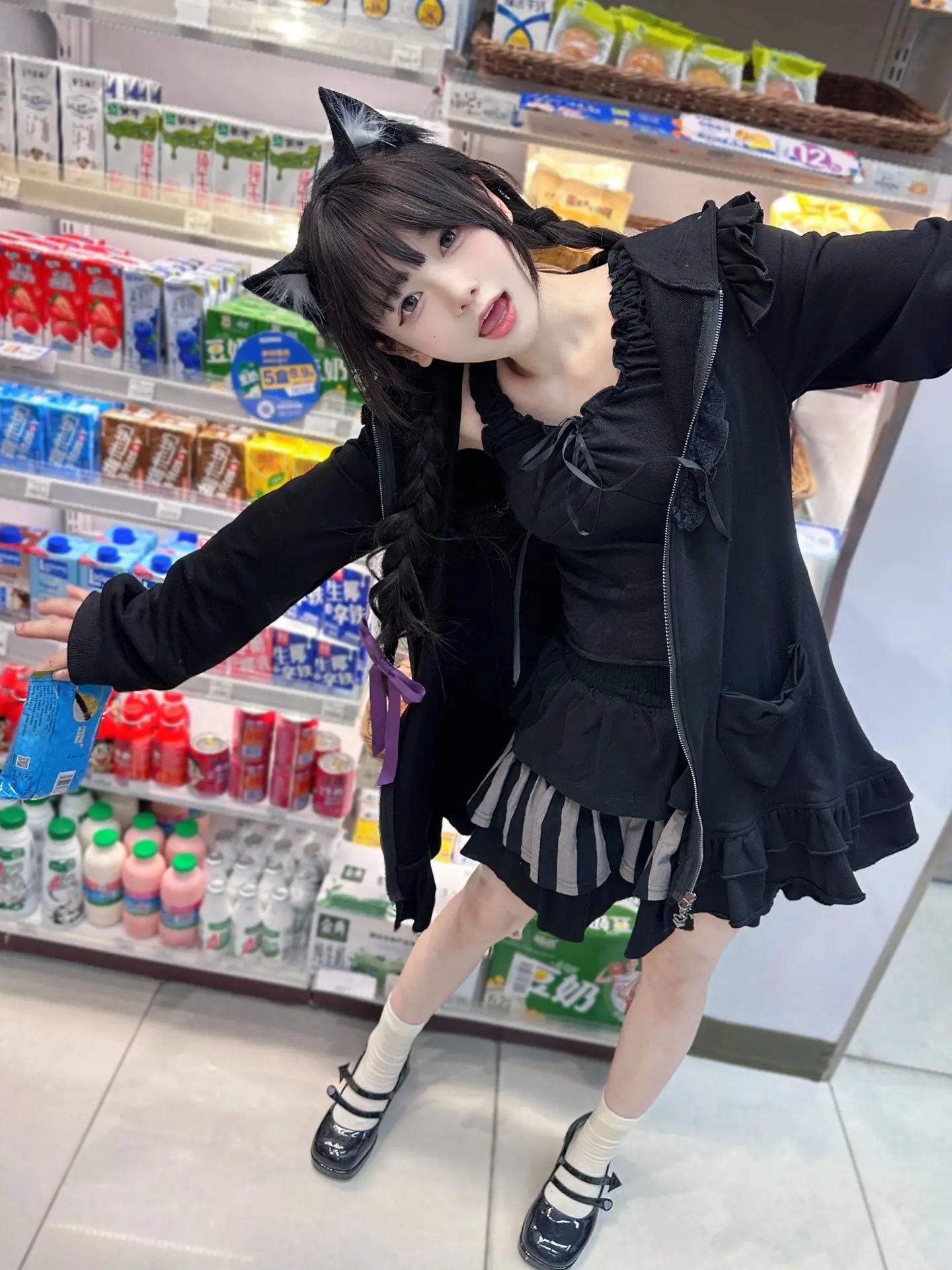^ ̳- ‧̫ • ̳^ฅ晚上好!我可爱的老婆们,和愚蠢的人类插图2 ^ ̳- ‧̫ • ̳^ฅ晚上好!我可爱的老婆们,和愚蠢的人类